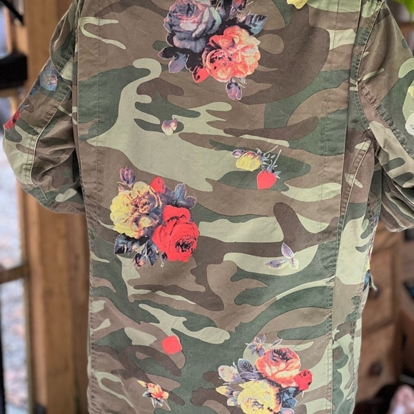SKYEYE rare camo with floral design  jacket. - Picture 6 of 9